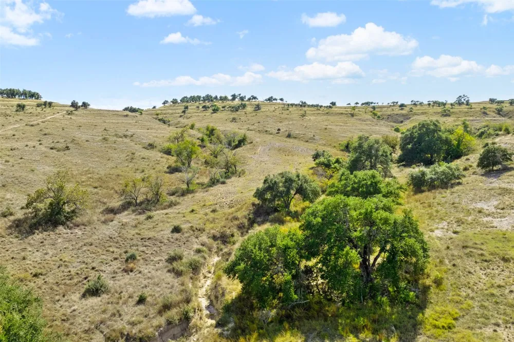 5032 Kendalia Road Blanco, TX 78606