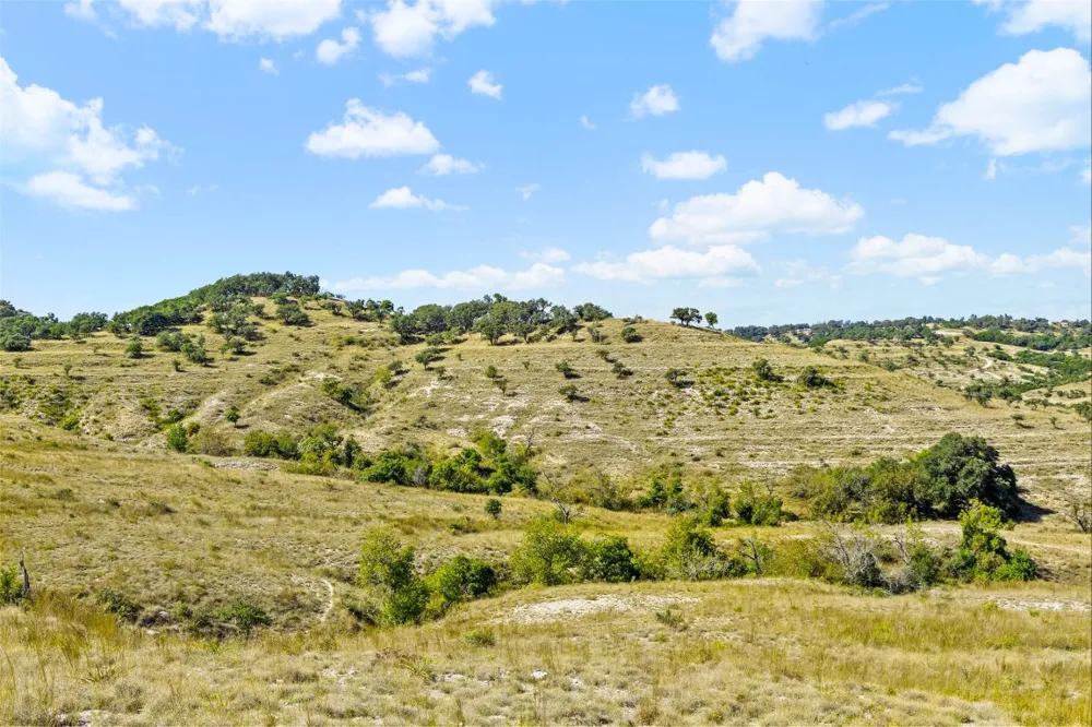 5032 Kendalia Road Blanco, TX 78606
