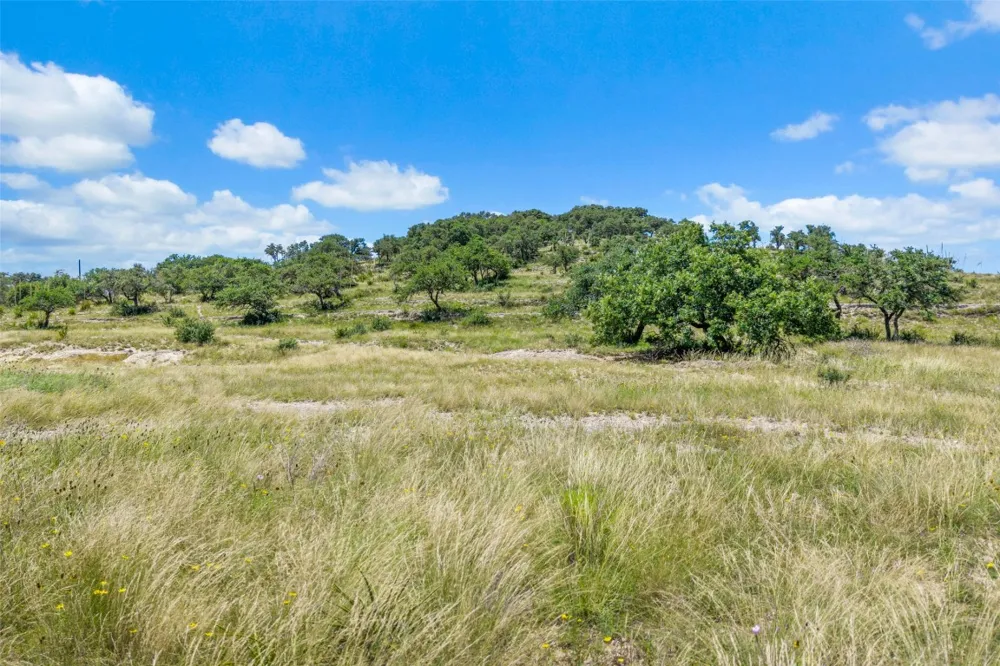 5032 Kendalia Road Blanco, TX 78606