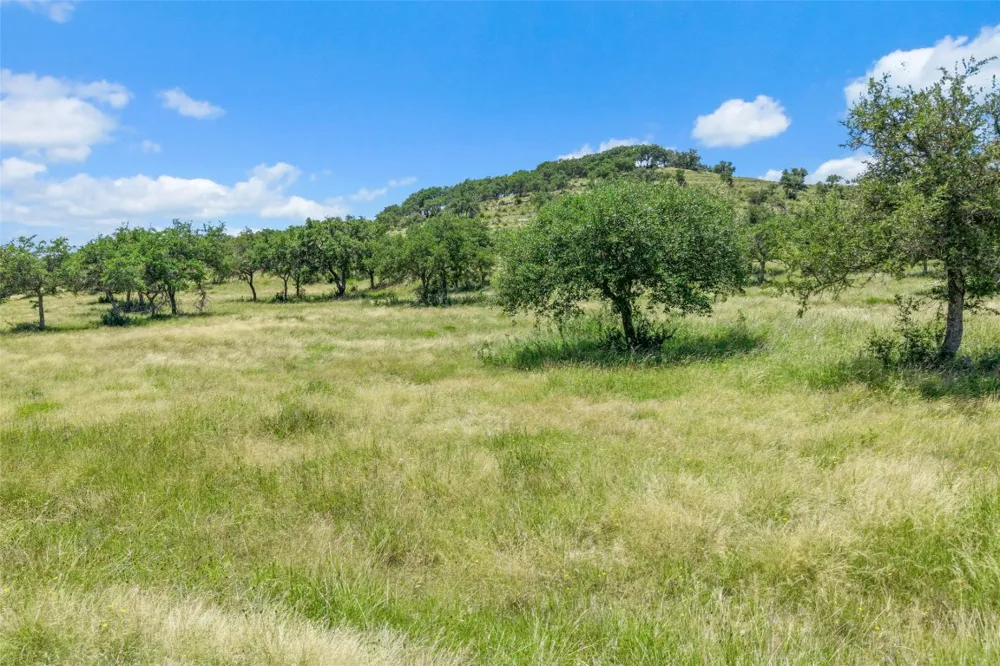 5032 Kendalia Road Blanco, TX 78606