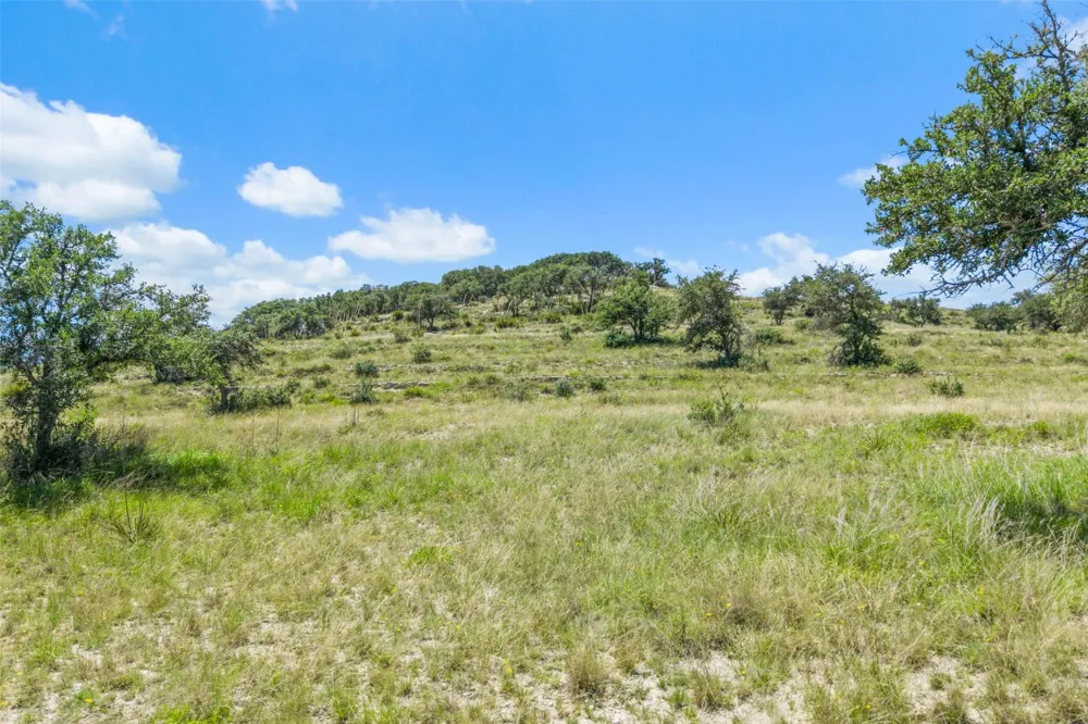 5032 Kendalia Road Blanco, TX 78606