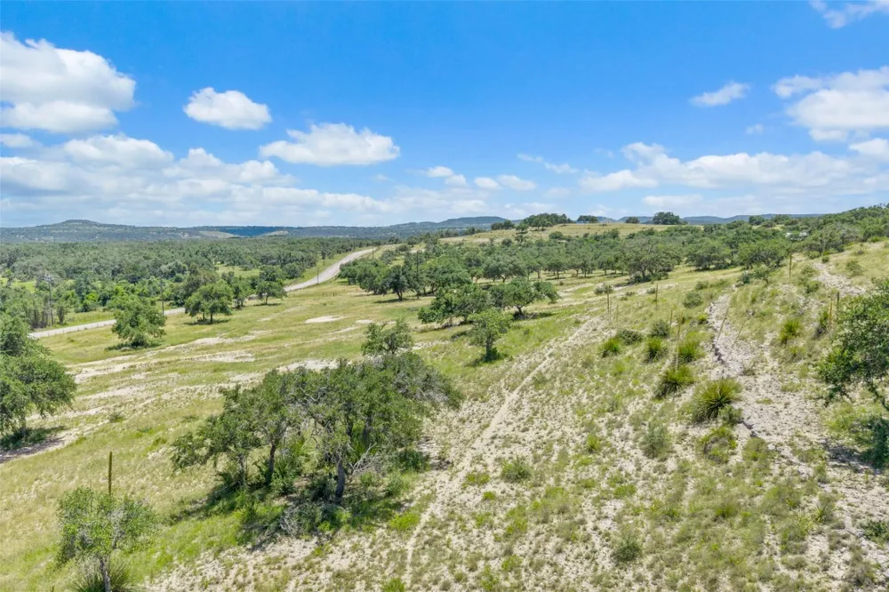 5032 Kendalia Road Blanco, TX 78606