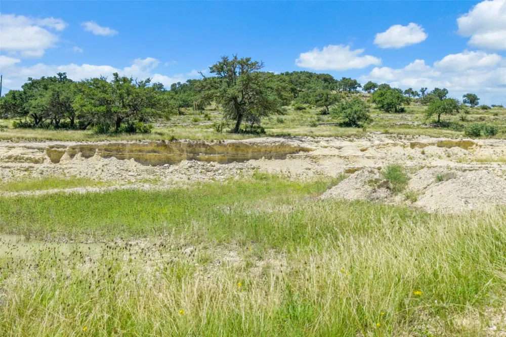 5032 Kendalia Road Blanco, TX 78606