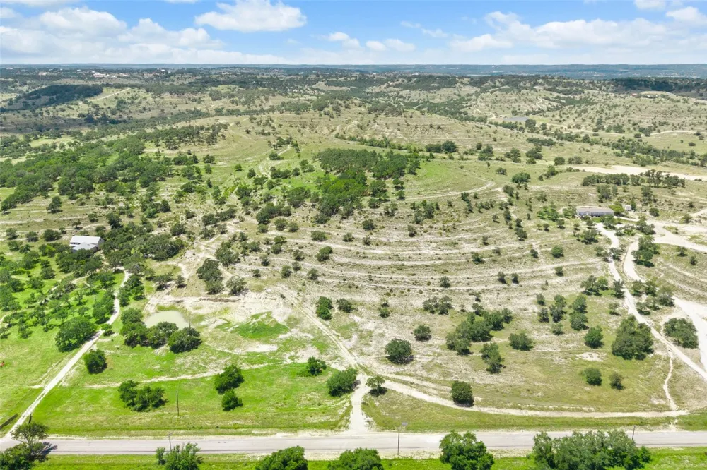 5032 Kendalia Road Blanco, TX 78606