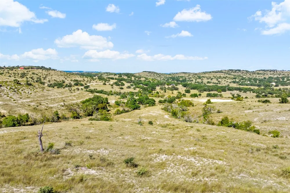 5032 Kendalia Road Blanco, TX 78606