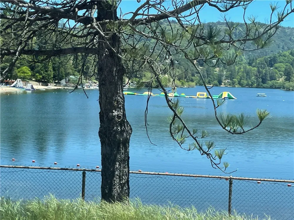 24327 Montreaux Crestline, CA 92325