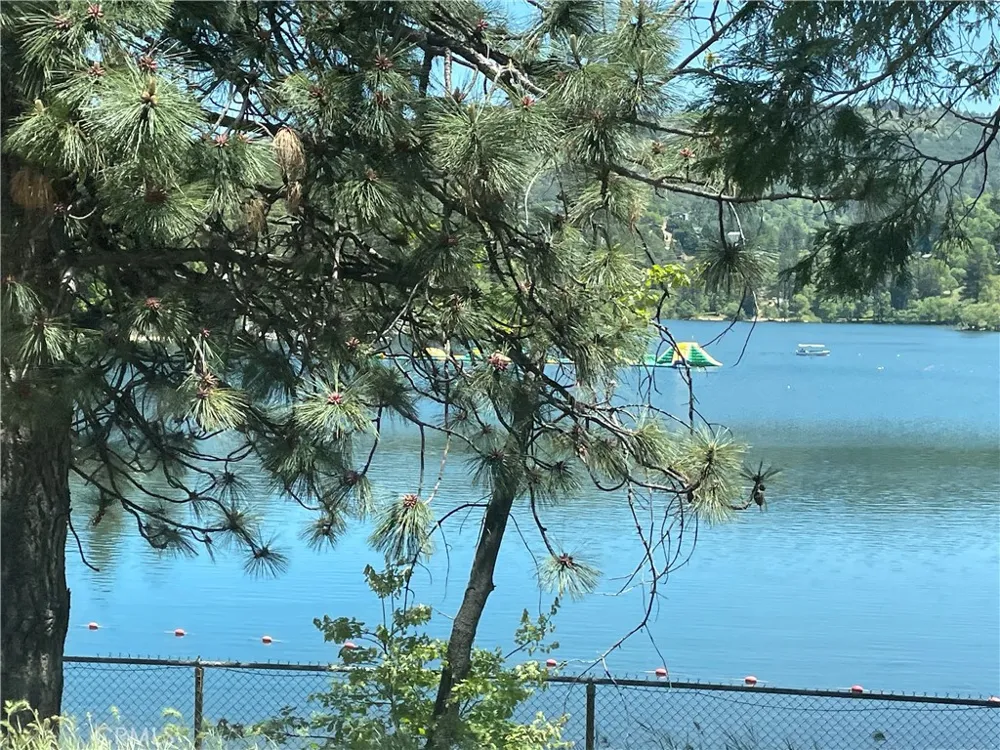 24327 Montreaux Crestline, CA 92325