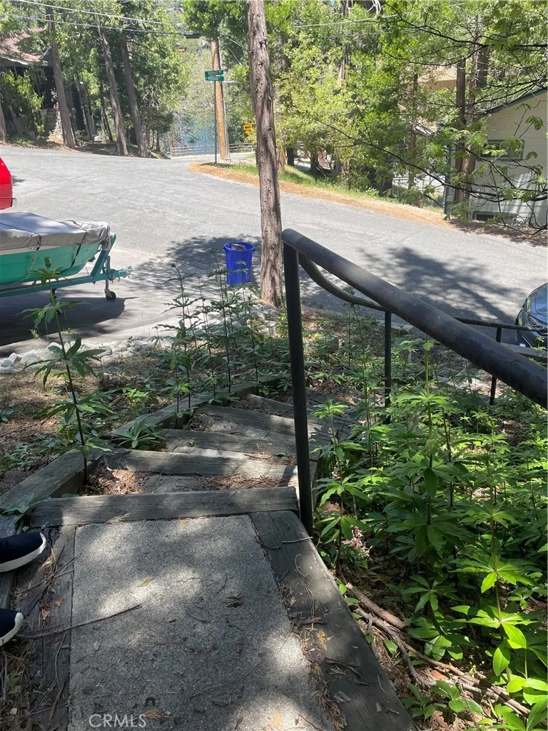 24327 Montreaux Crestline, CA 92325