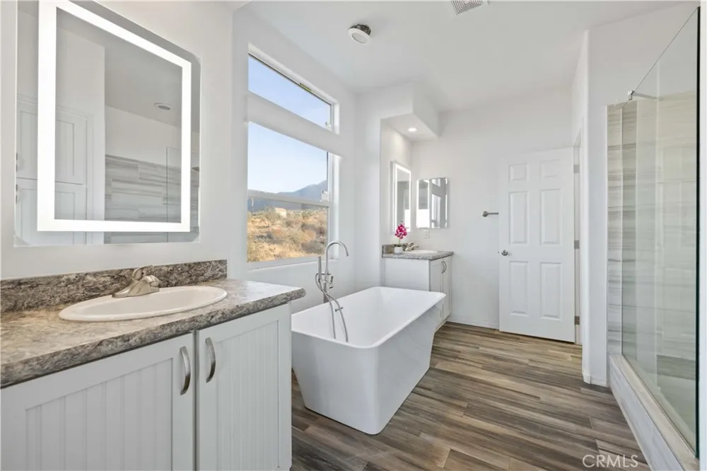 30440 104th E Littlerock, CA 93543