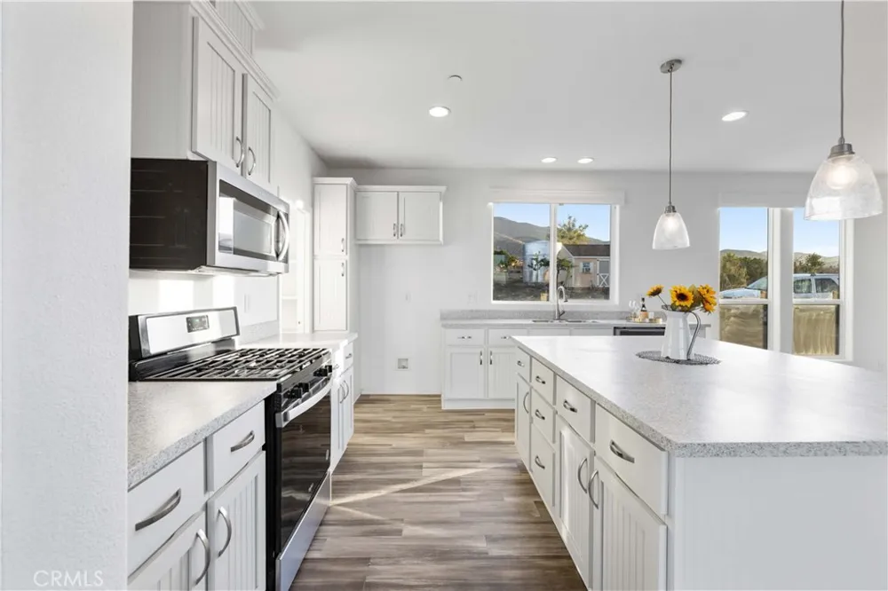 30440 104th E Littlerock, CA 93543