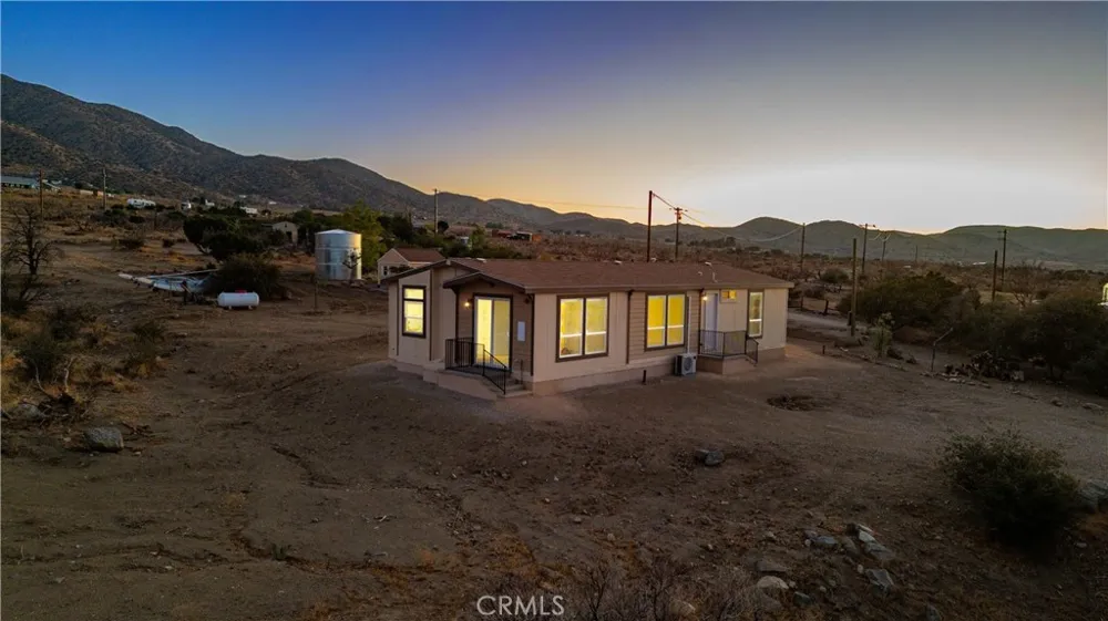 30440 104th E Littlerock, CA 93543