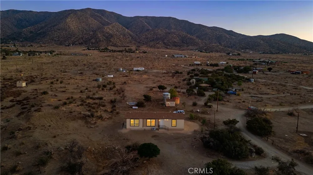 30440 104th E Littlerock, CA 93543