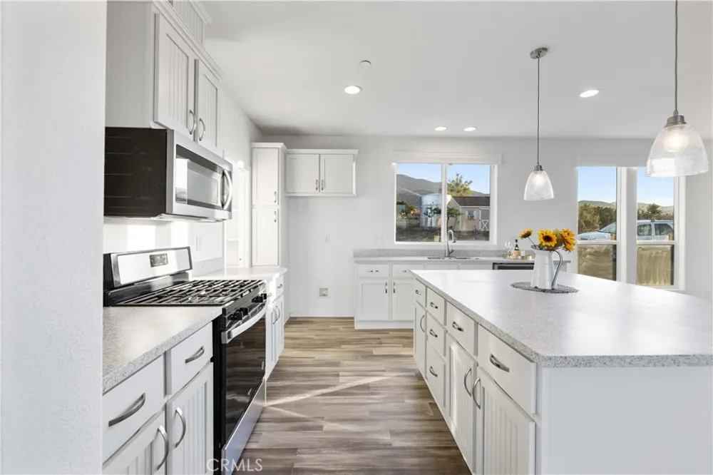 30440 104th E Littlerock, CA 93543