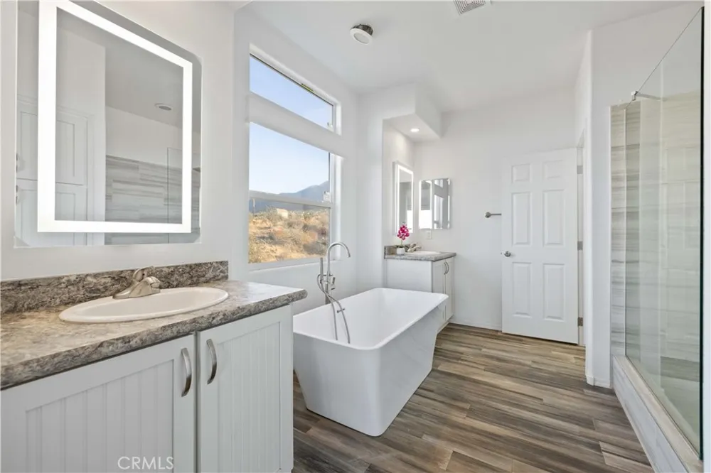 30440 104th E Littlerock, CA 93543