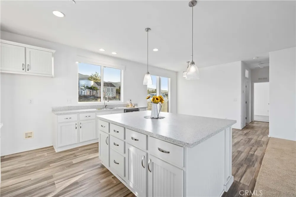 30440 104th E Littlerock, CA 93543