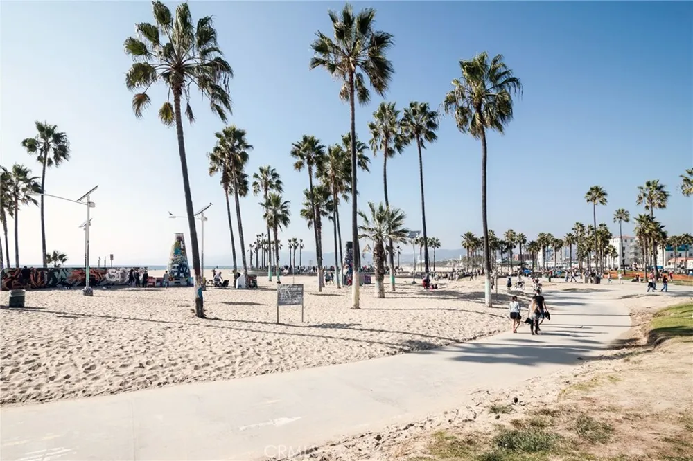 2403 Louella Avenue Venice, CA 90291
