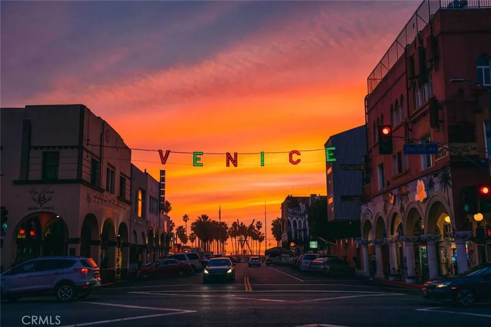 2403 Louella Avenue Venice, CA 90291