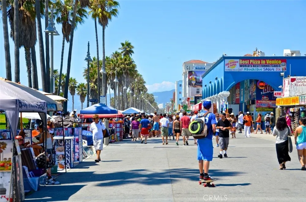 2403 Louella Avenue Venice, CA 90291