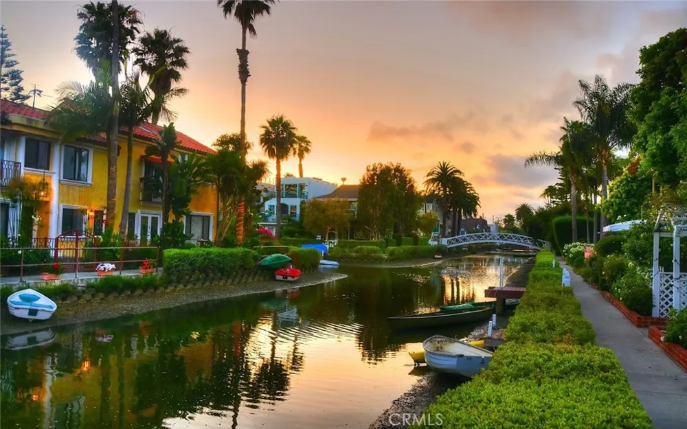 2403 Louella Avenue Venice, CA 90291