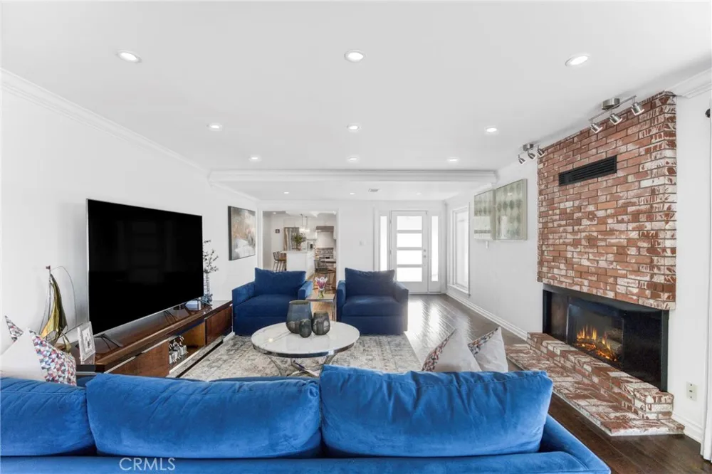 2461 Allanjay Place Glendale, CA 91208