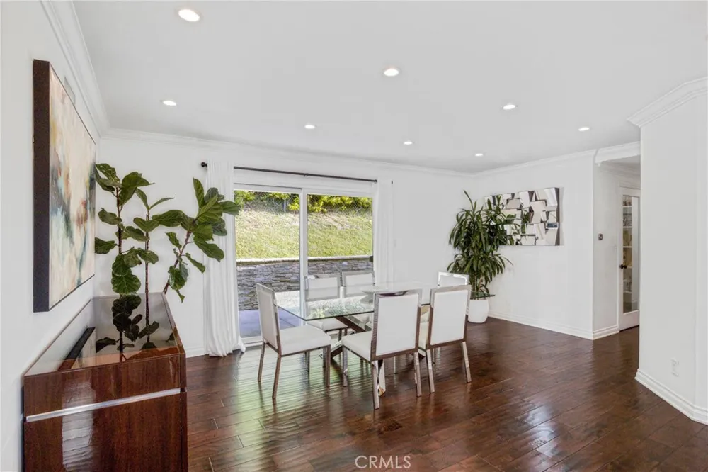 2461 Allanjay Place Glendale, CA 91208