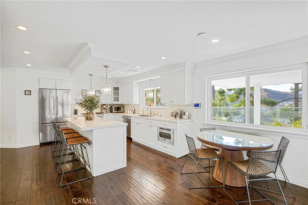2461 Allanjay Place Glendale, CA 91208
