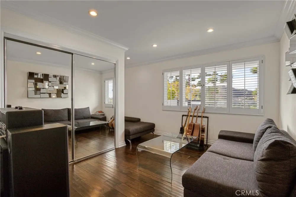 2461 Allanjay Place Glendale, CA 91208