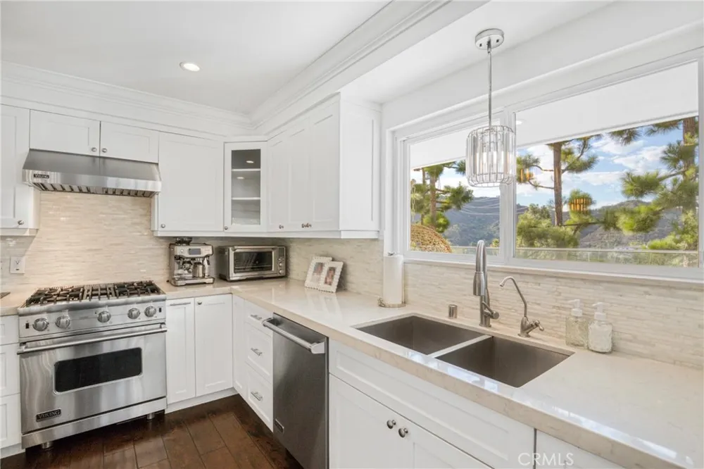 2461 Allanjay Place Glendale, CA 91208
