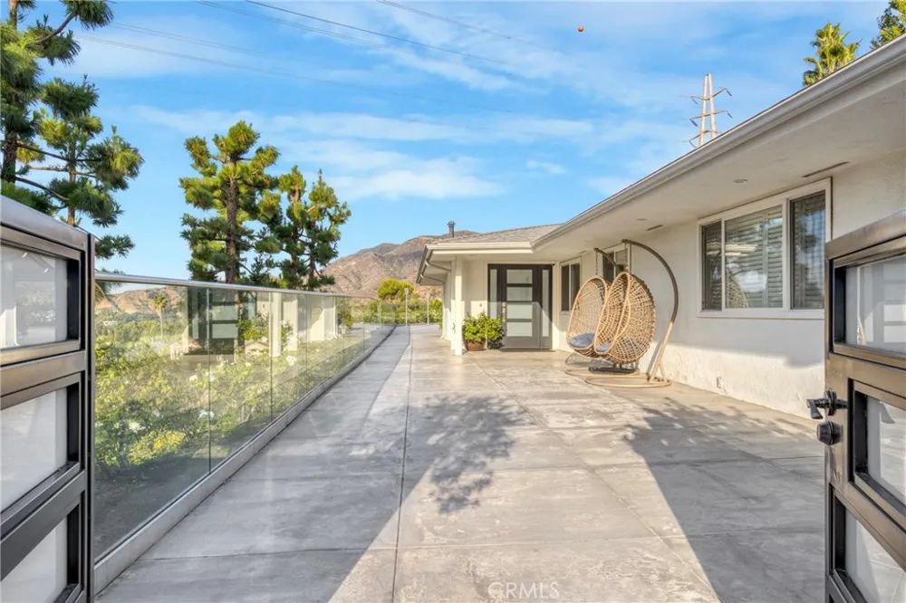 2461 Allanjay Place Glendale, CA 91208