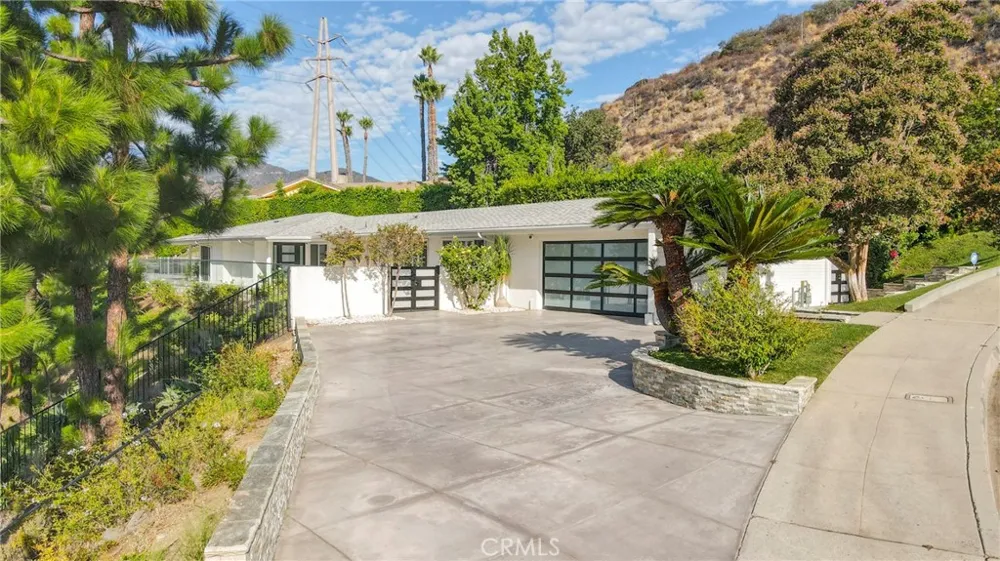 2461 Allanjay Place Glendale, CA 91208