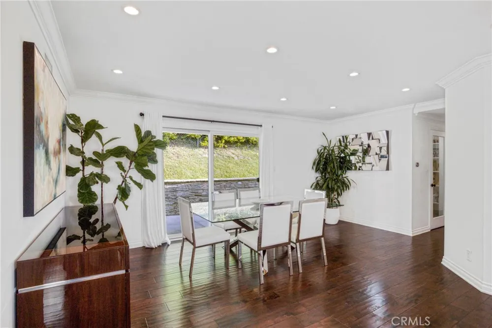 2461 Allanjay Place Glendale, CA 91208