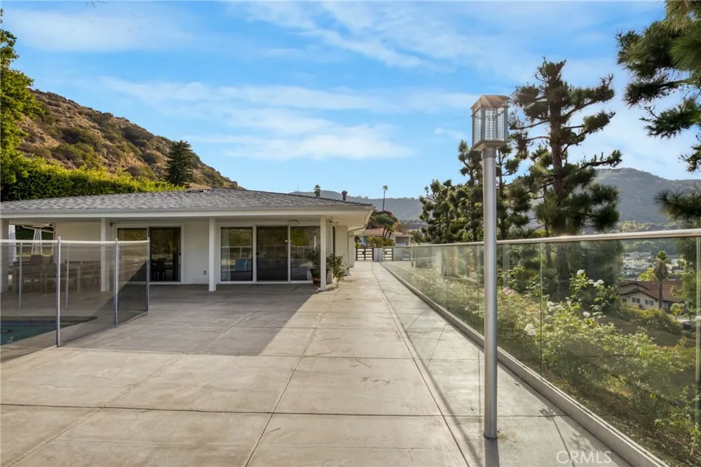 2461 Allanjay Place Glendale, CA 91208