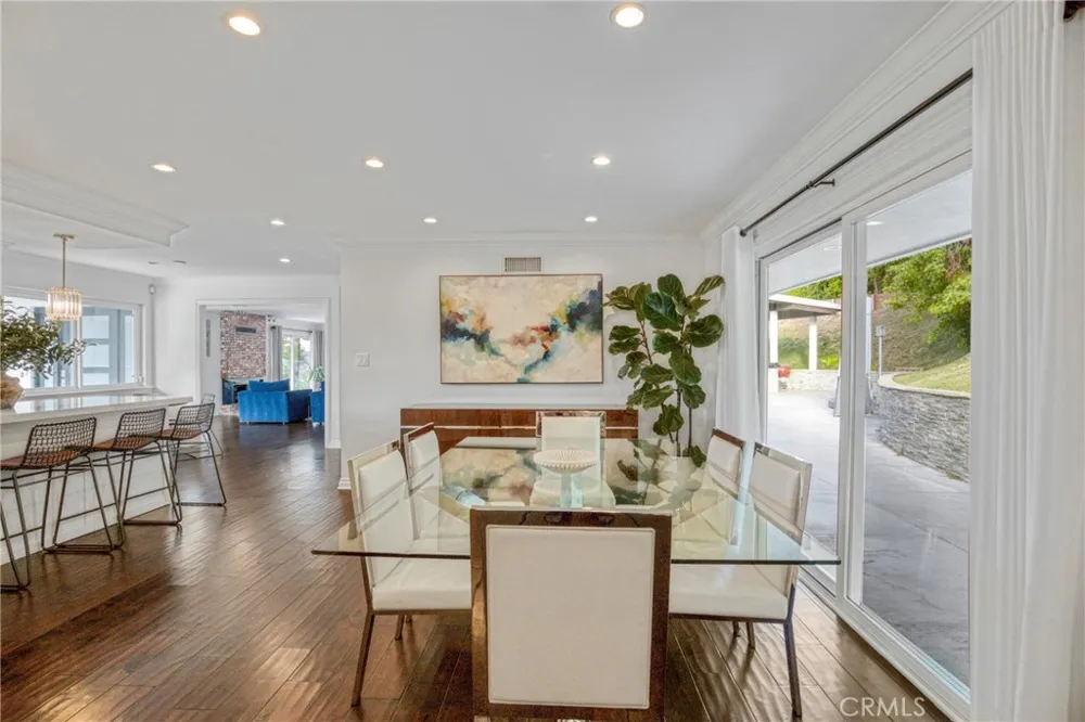 2461 Allanjay Place Glendale, CA 91208