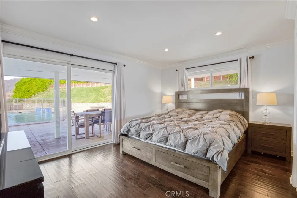 2461 Allanjay Place Glendale, CA 91208