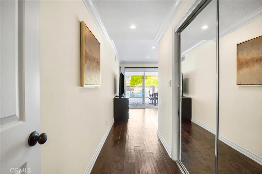 2461 Allanjay Place Glendale, CA 91208