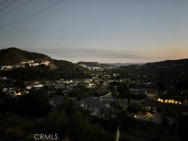 2461 Allanjay Place Glendale, CA 91208