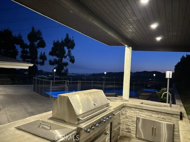 2461 Allanjay Place Glendale, CA 91208
