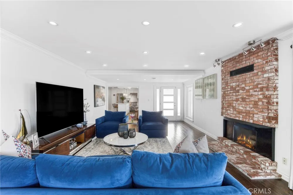 2461 Allanjay Place Glendale, CA 91208