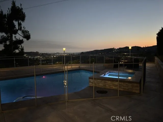 2461 Allanjay Place Glendale, CA 91208