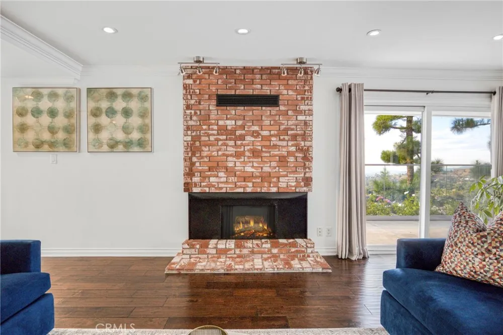 2461 Allanjay Place Glendale, CA 91208