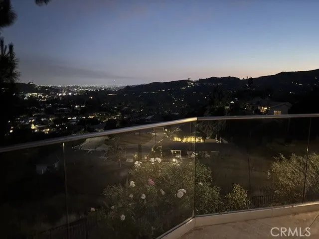 2461 Allanjay Place Glendale, CA 91208