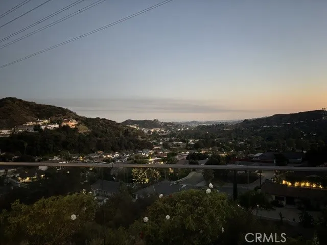 2461 Allanjay Place Glendale, CA 91208