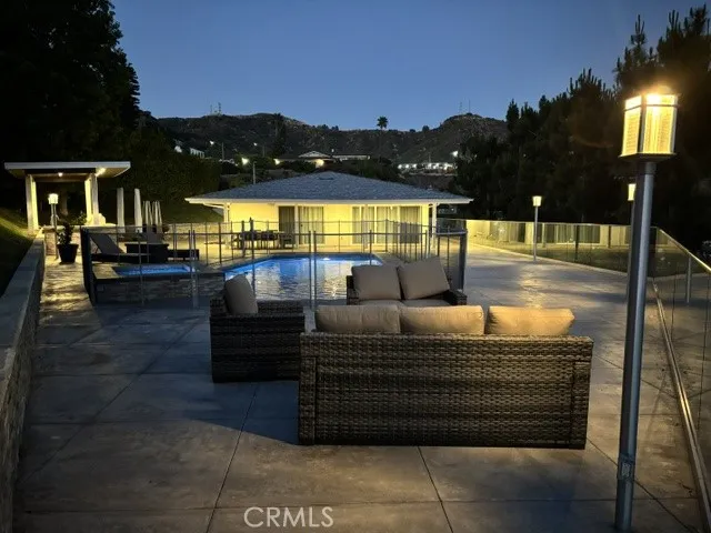 2461 Allanjay Place Glendale, CA 91208