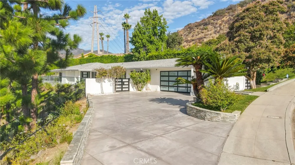 2461 Allanjay Place Glendale, CA 91208