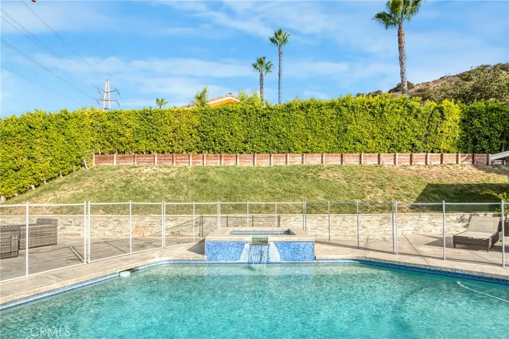 2461 Allanjay Place Glendale, CA 91208