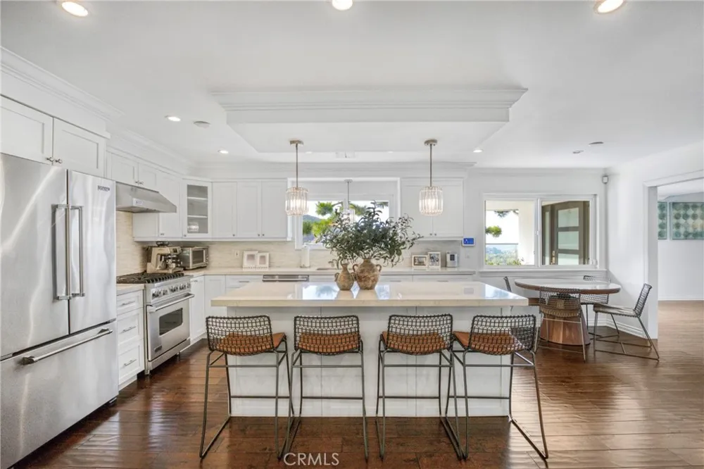 2461 Allanjay Place Glendale, CA 91208
