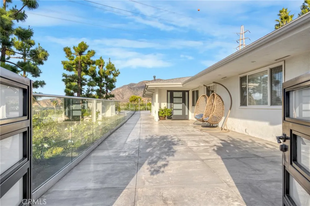 2461 Allanjay Place Glendale, CA 91208