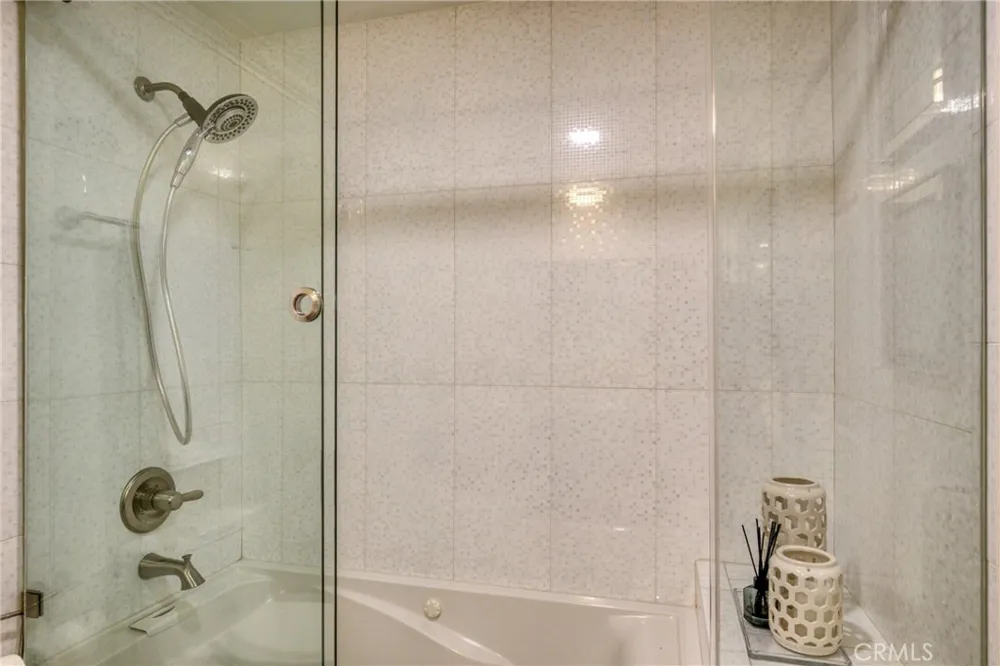 2461 Allanjay Place Glendale, CA 91208