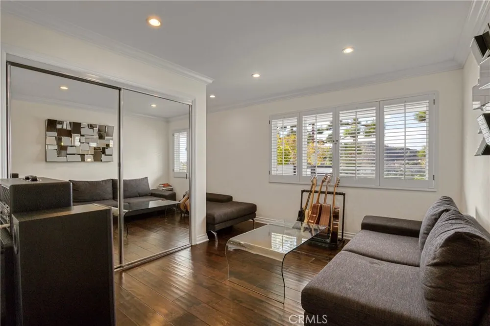 2461 Allanjay Place Glendale, CA 91208
