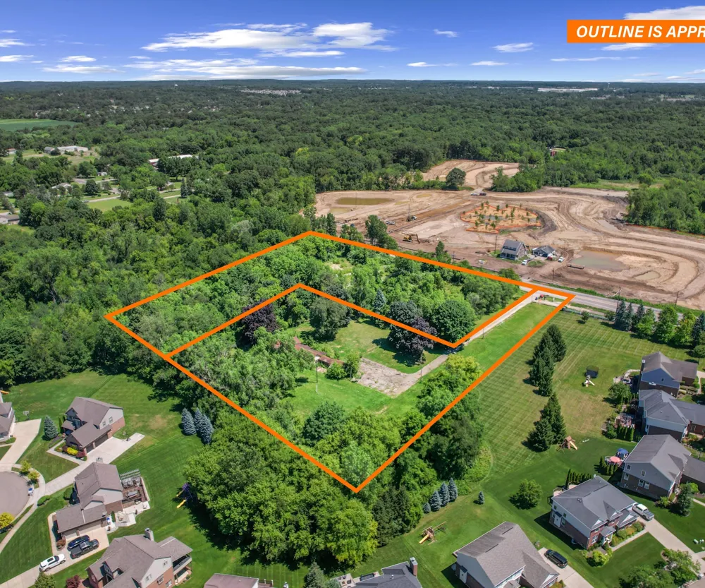 27491 Pontiac Trail Lyon Charter Township, MI 48178